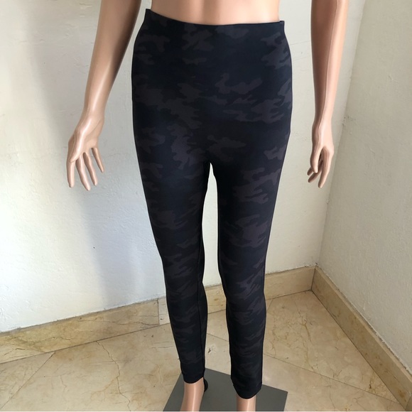 Spanx Olive Green Camouflage Compression Leggings Women’s Size 1X/1TG Acticewear - Picture 1 of 16